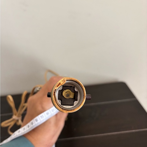 Elegant Vintage Brass and Swirl Clear Glass Table Lamp - Picture 7 of 8